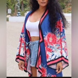 Beautiful Floral Kimono with Peach and Blue Accents Size M/L